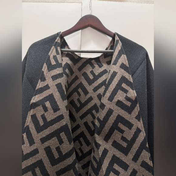 Fendi Reversible Poncho Cape - Picture 7 of 12